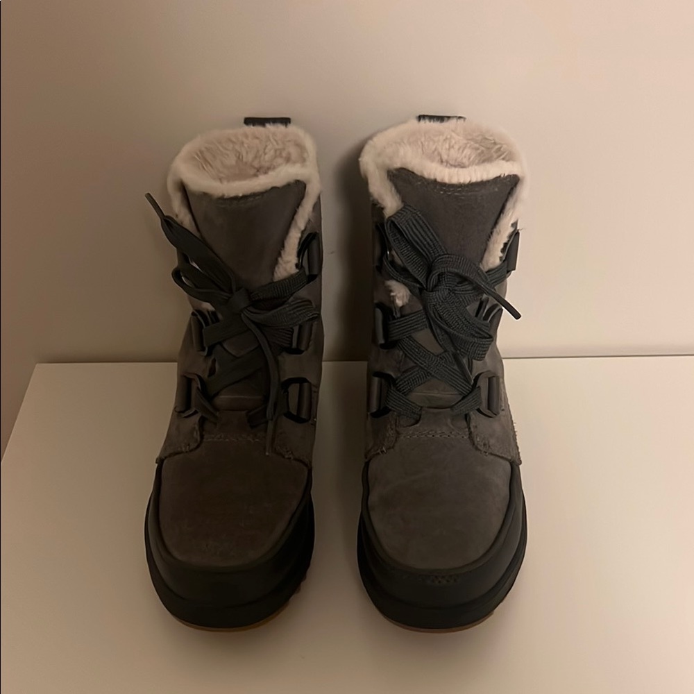 Cozy Gray Winter Boots with Faux Fur Lining